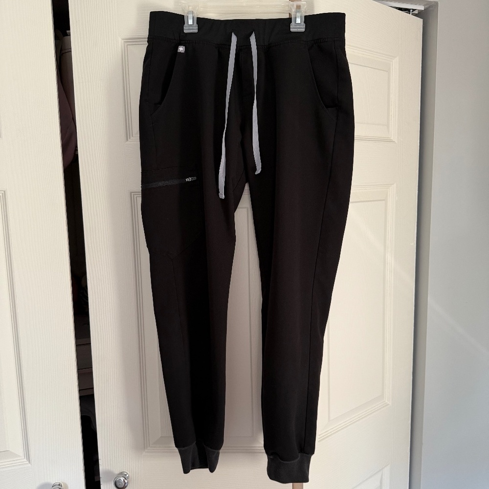 FIGS Black Zamora Jogger Scrub Pants - Medium